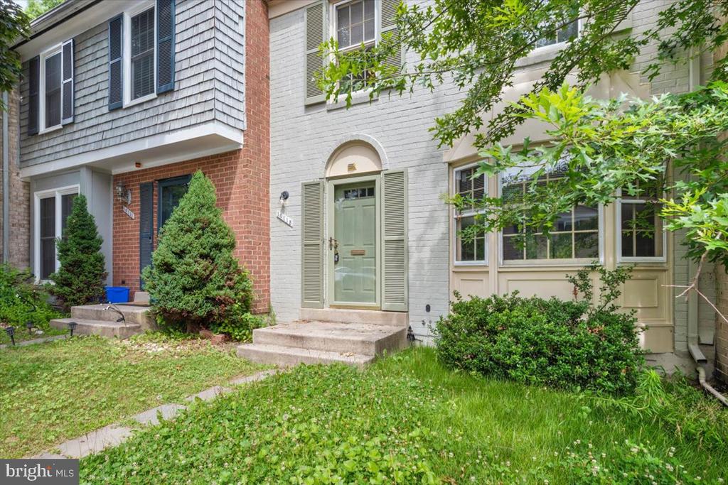10113 MAPLE LEAF DRIVE