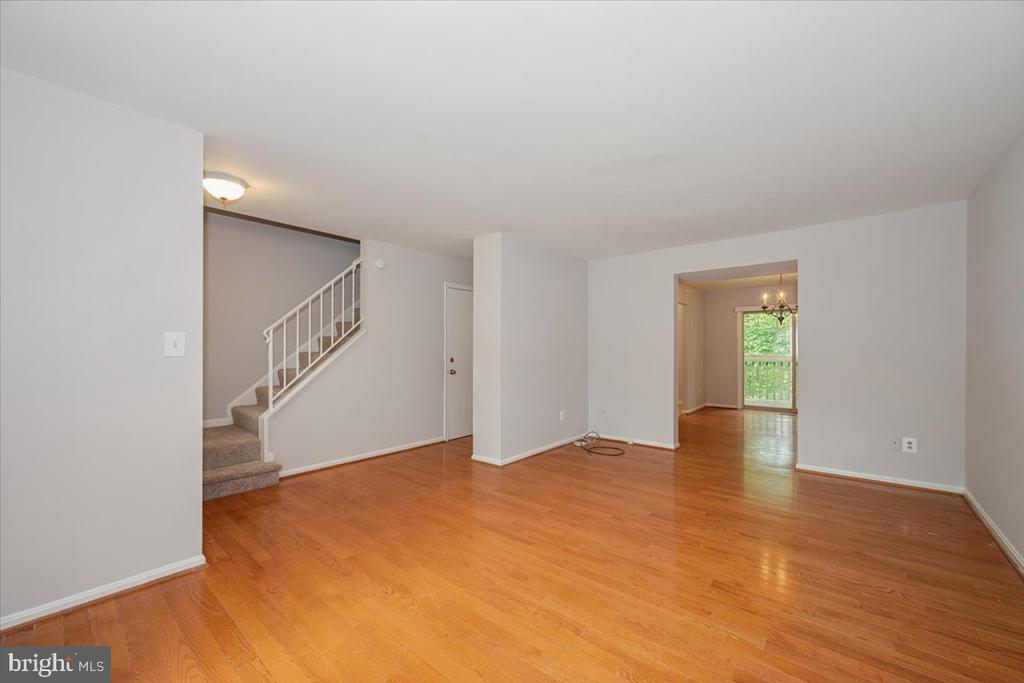 10113 MAPLE LEAF DRIVE