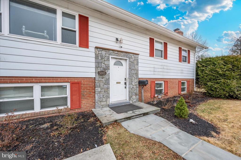 5005 STEWART COURT