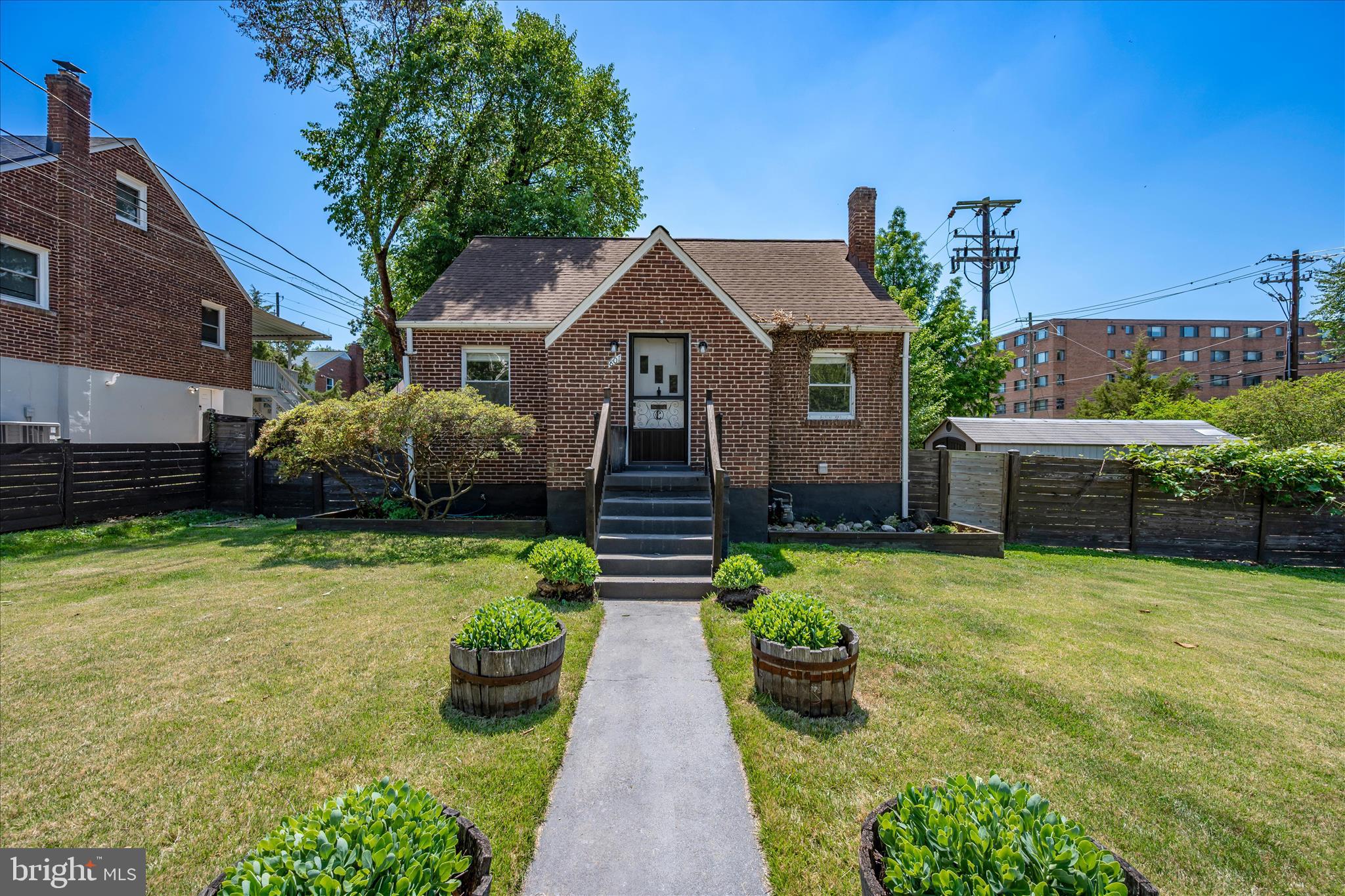 801 COX AVENUE