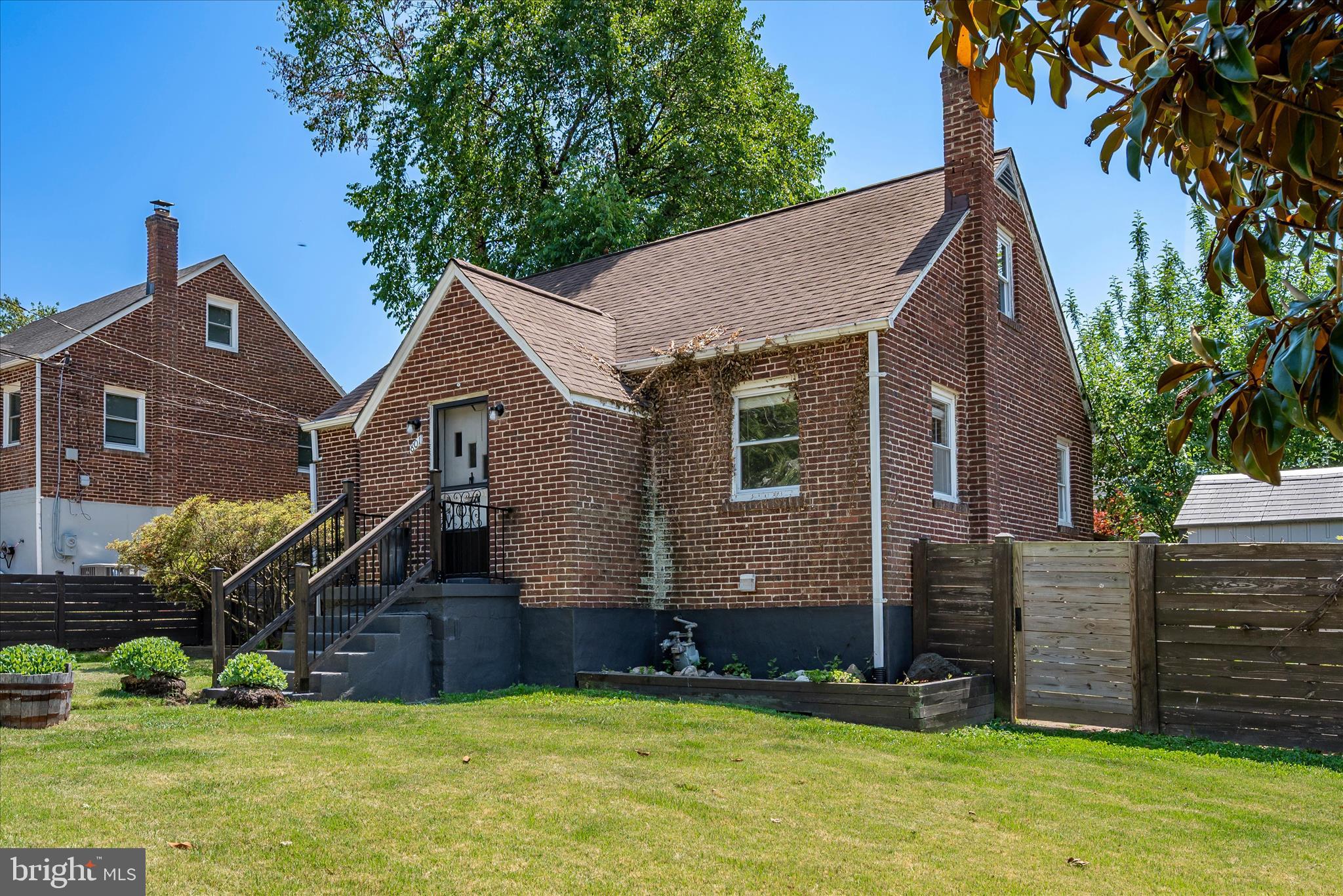 801 COX AVENUE