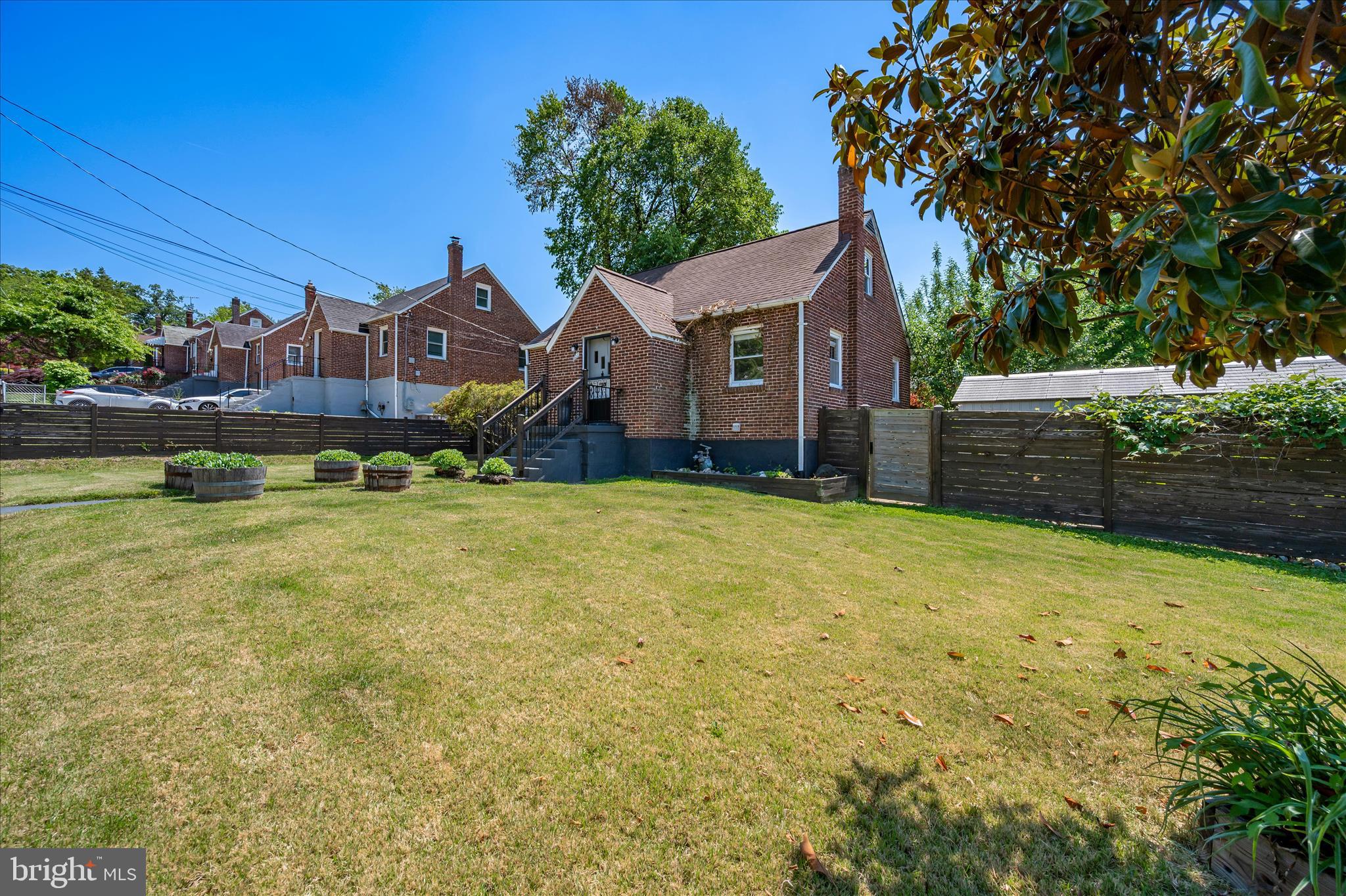 801 COX AVENUE