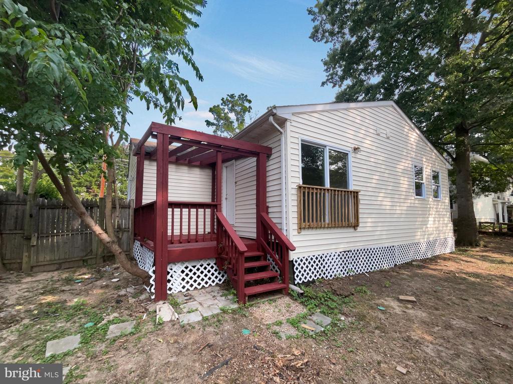 8114 FORT HUNT ROAD