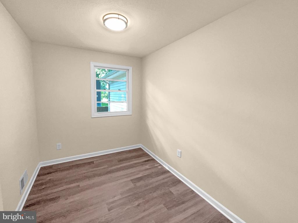 8114 FORT HUNT ROAD