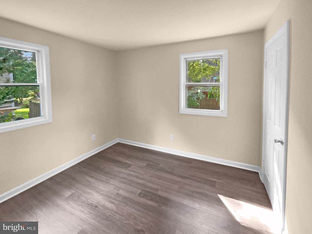 8114 FORT HUNT ROAD
