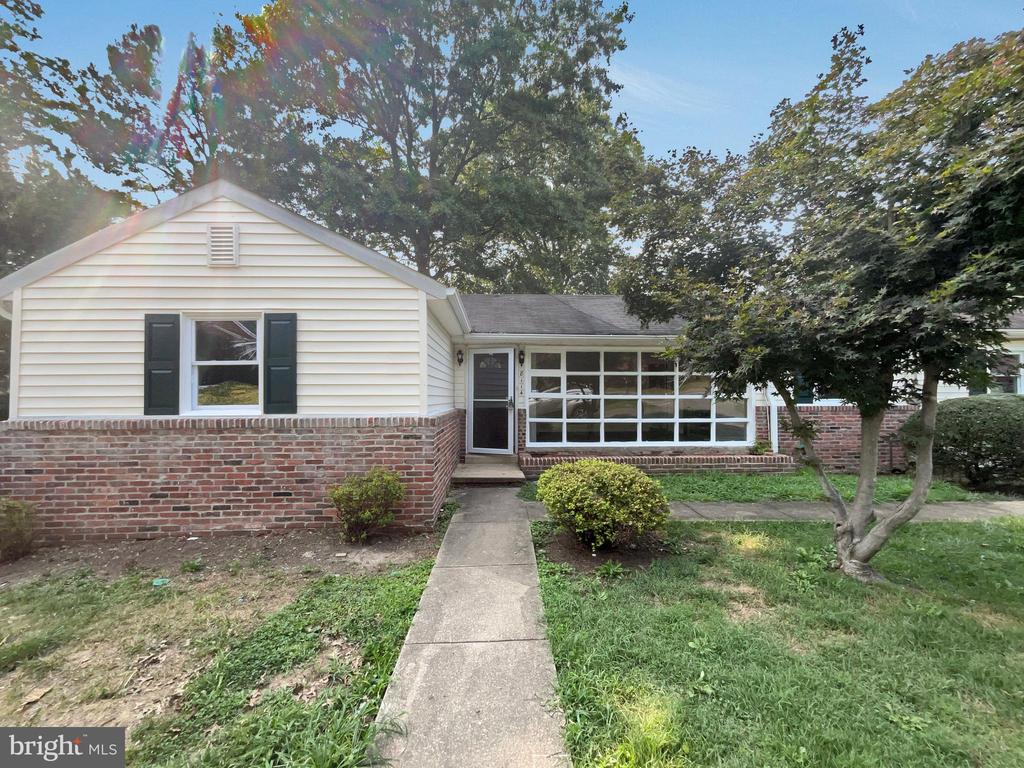8114 FORT HUNT ROAD