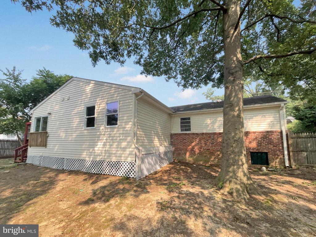 8114 FORT HUNT ROAD