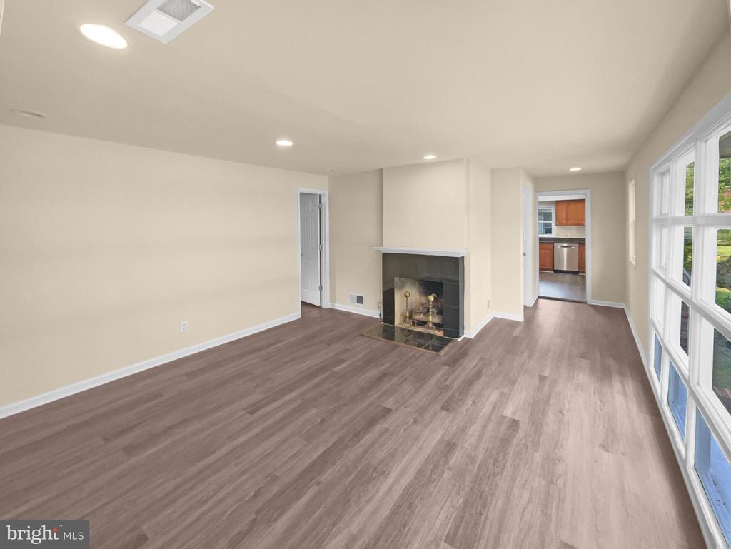8114 FORT HUNT ROAD