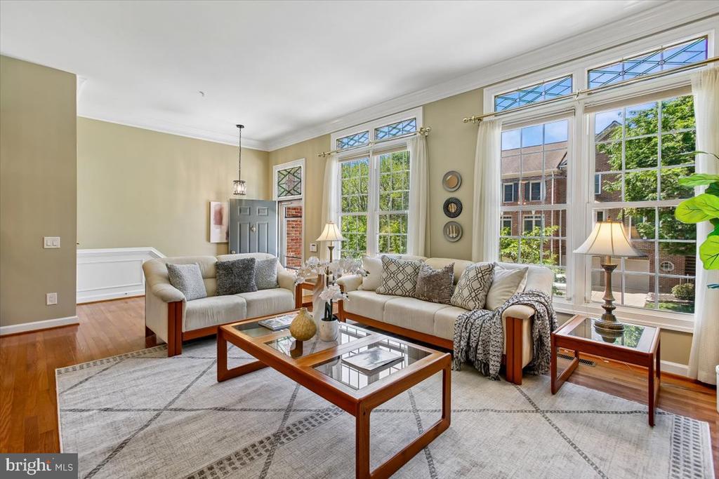 9574 LAGERSFIELD CIRCLE