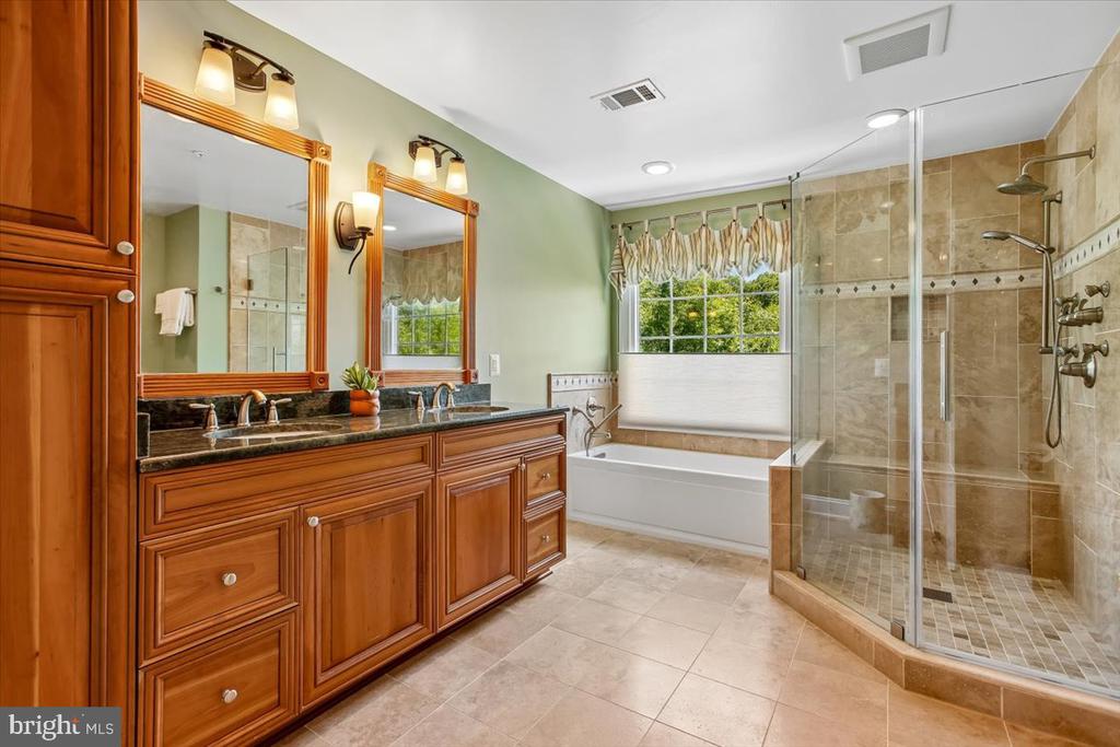 9574 LAGERSFIELD CIRCLE