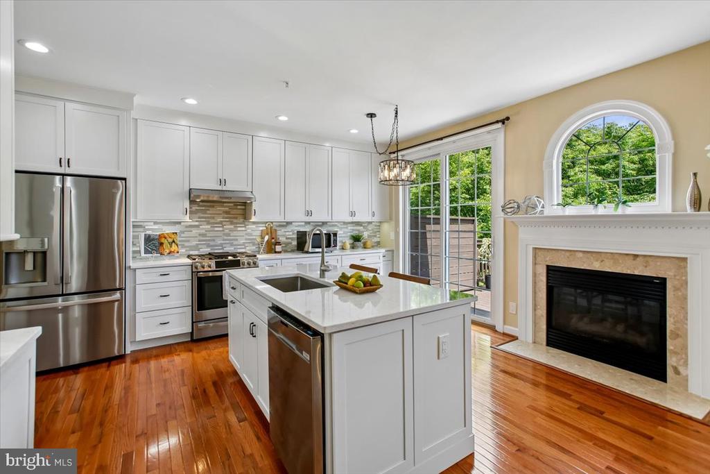 9574 LAGERSFIELD CIRCLE