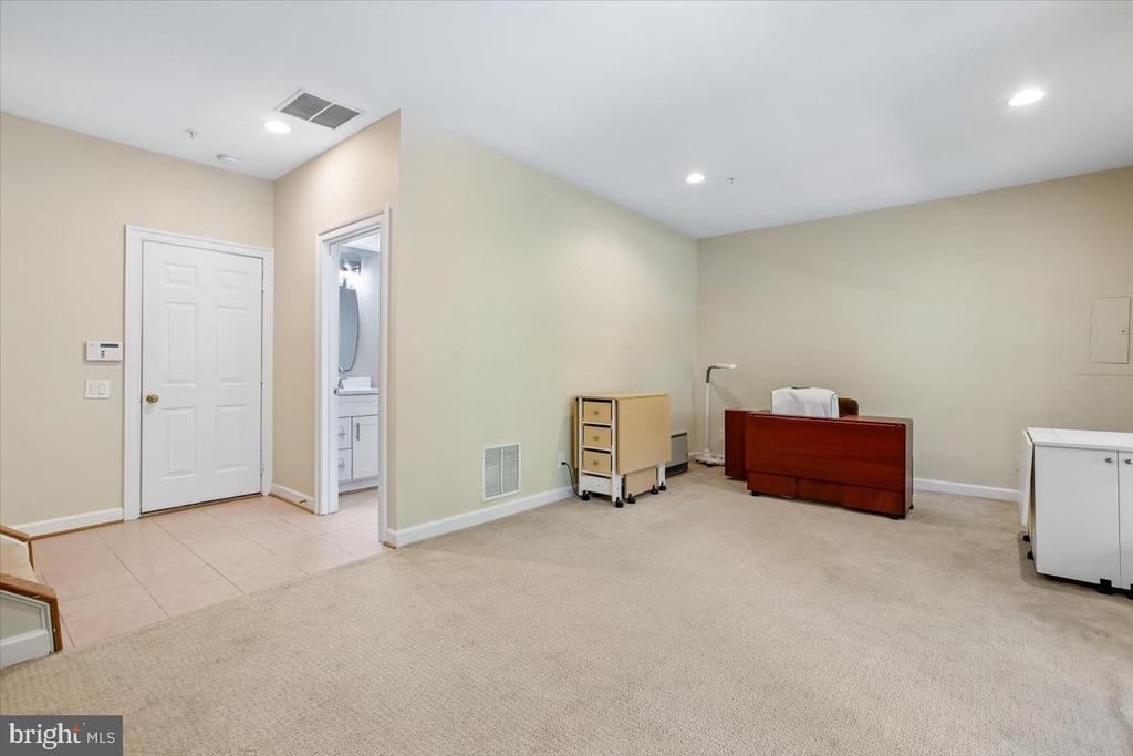 9574 LAGERSFIELD CIRCLE
