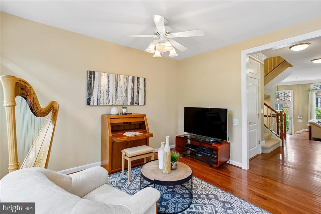 9574 LAGERSFIELD CIRCLE