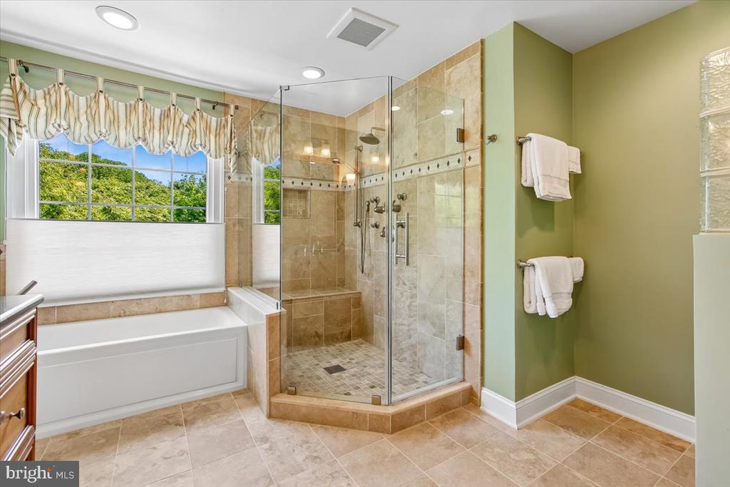 9574 LAGERSFIELD CIRCLE