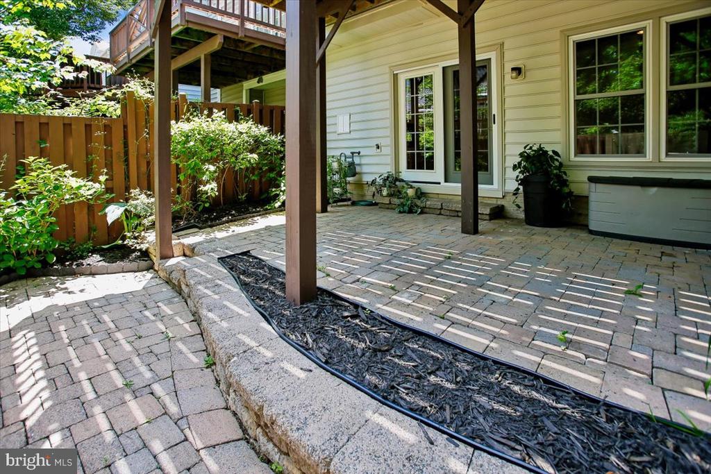9574 LAGERSFIELD CIRCLE