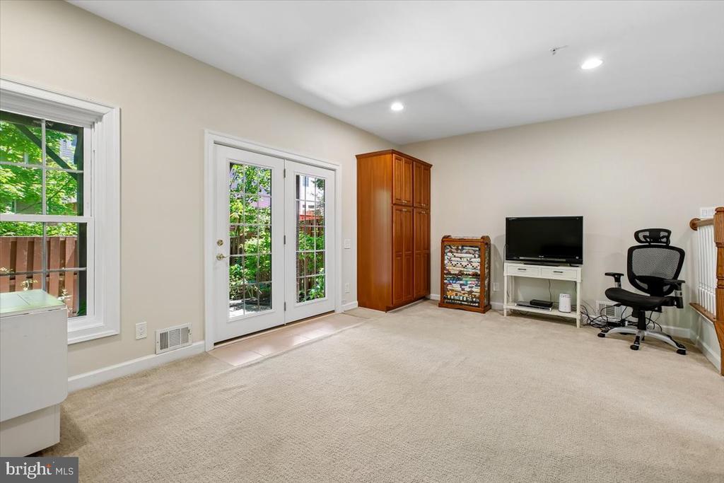 9574 LAGERSFIELD CIRCLE