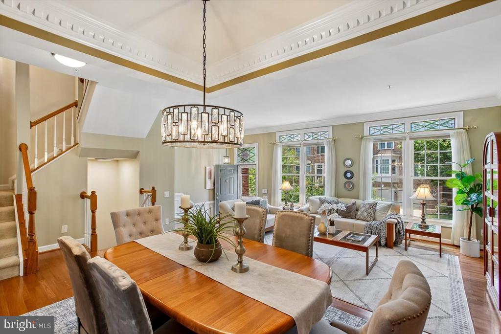 9574 LAGERSFIELD CIRCLE