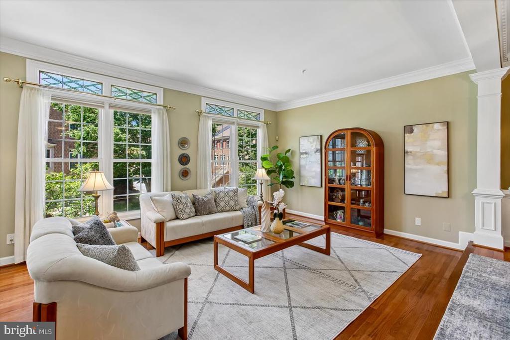 9574 LAGERSFIELD CIRCLE