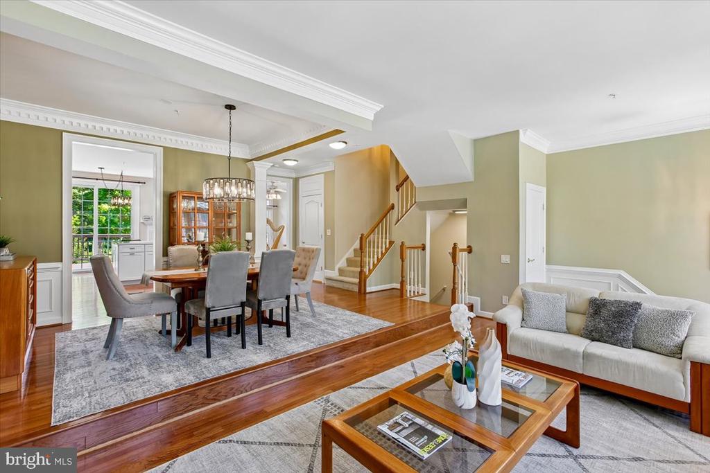 9574 LAGERSFIELD CIRCLE