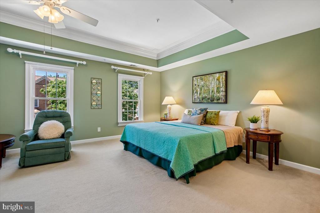 9574 LAGERSFIELD CIRCLE