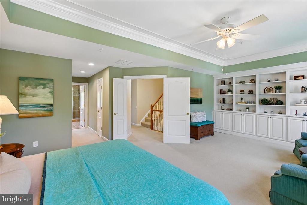9574 LAGERSFIELD CIRCLE