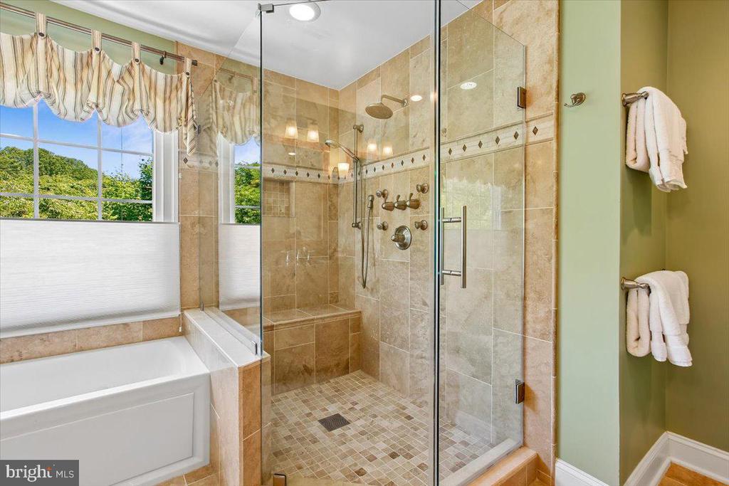 9574 LAGERSFIELD CIRCLE