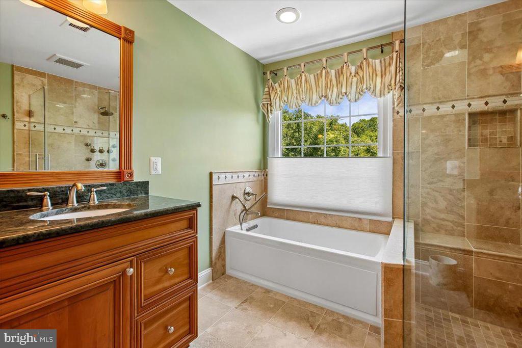 9574 LAGERSFIELD CIRCLE