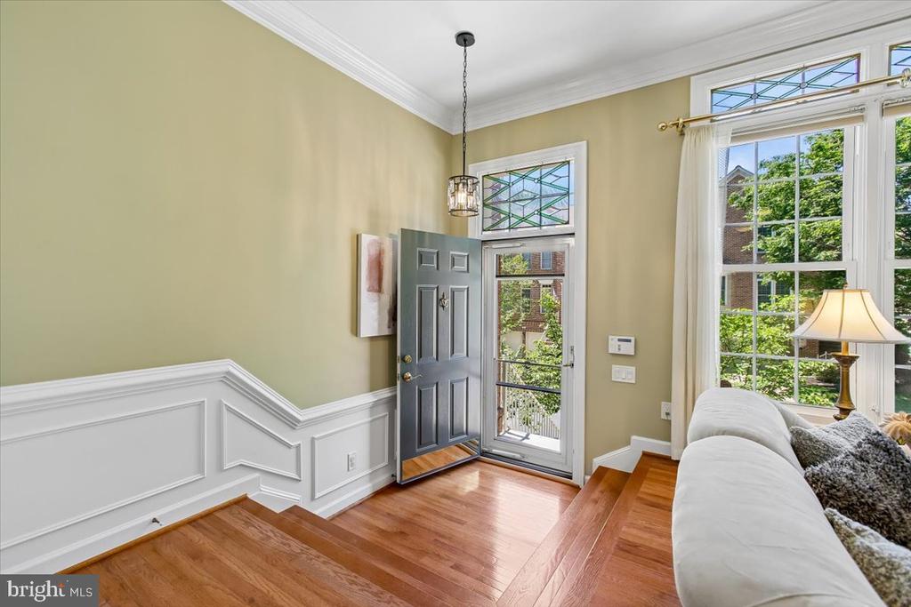 9574 LAGERSFIELD CIRCLE