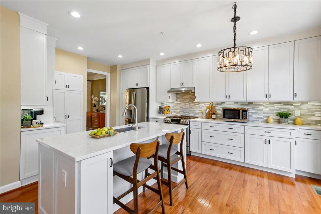 9574 LAGERSFIELD CIRCLE