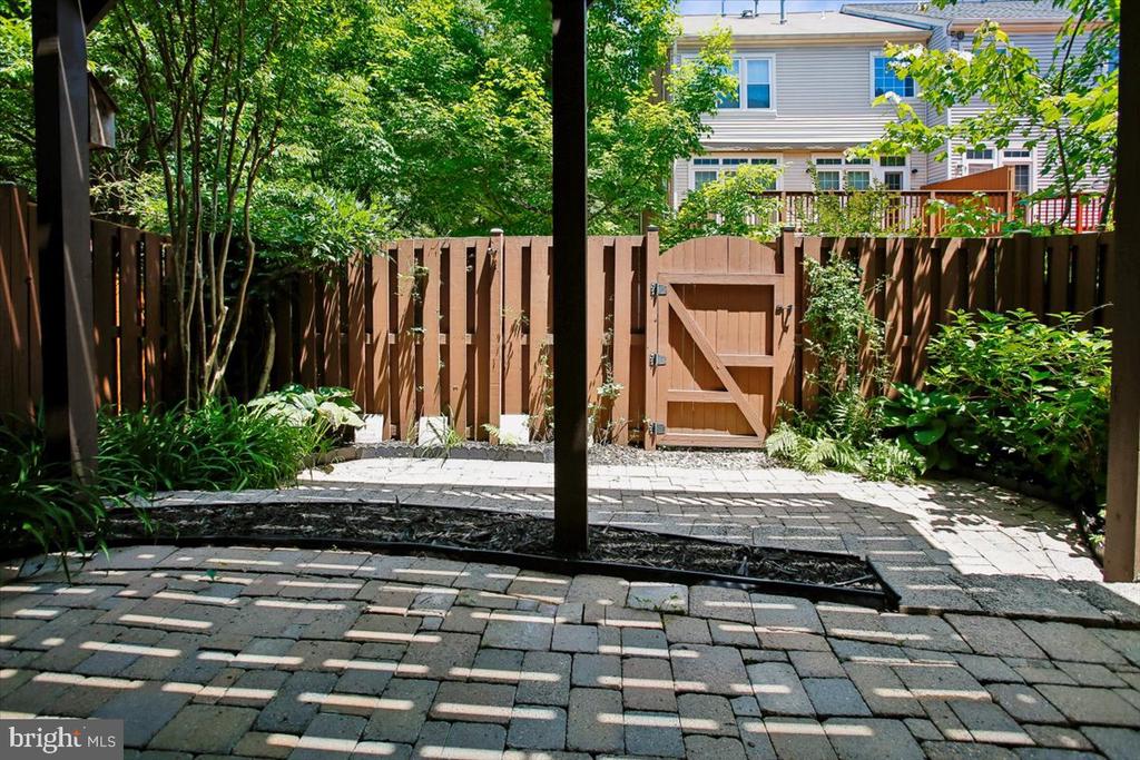 9574 LAGERSFIELD CIRCLE