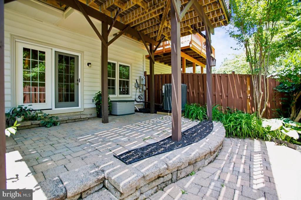 9574 LAGERSFIELD CIRCLE