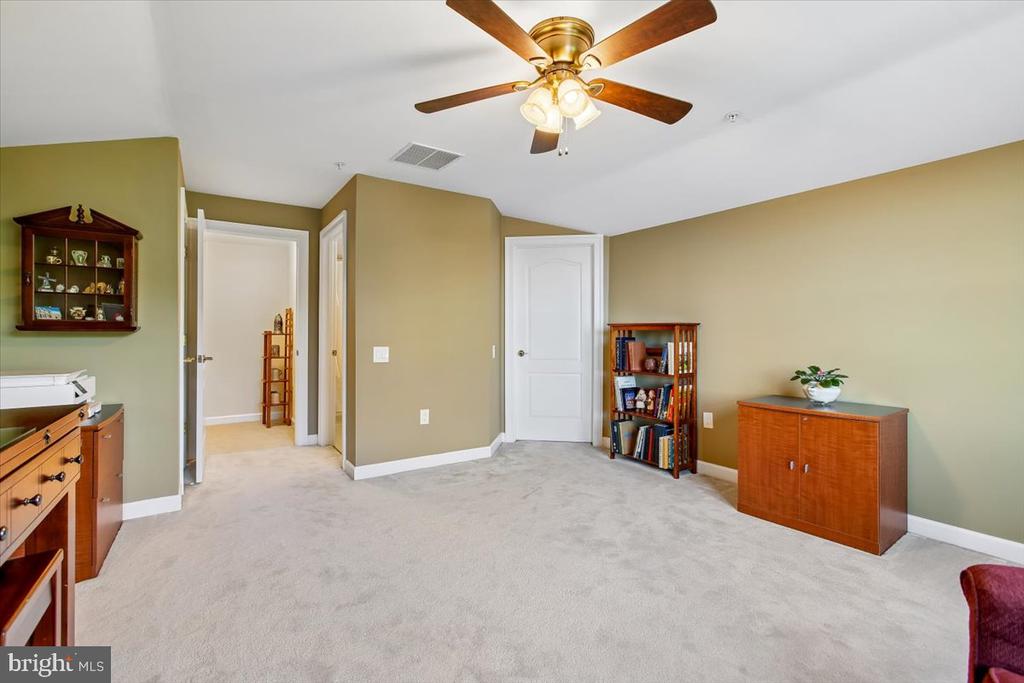 9574 LAGERSFIELD CIRCLE