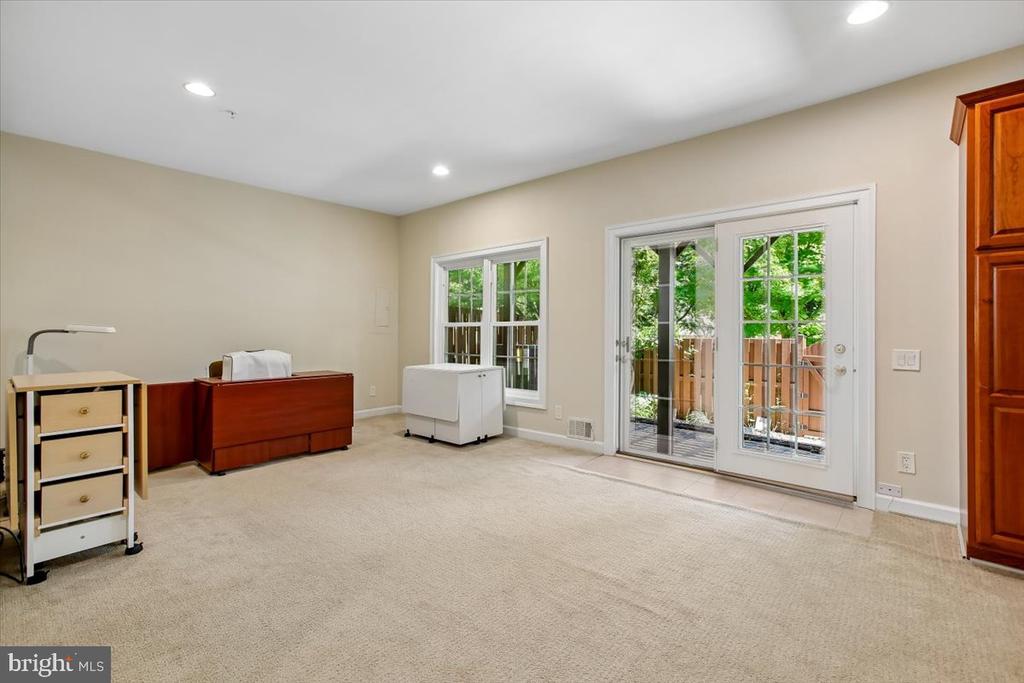 9574 LAGERSFIELD CIRCLE