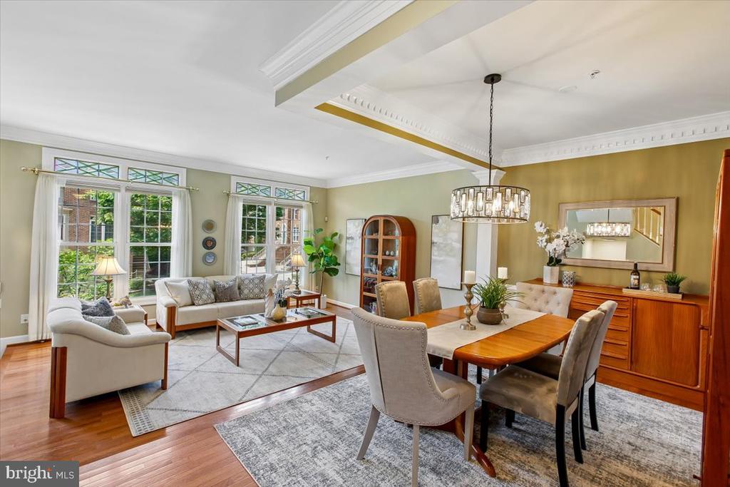 9574 LAGERSFIELD CIRCLE