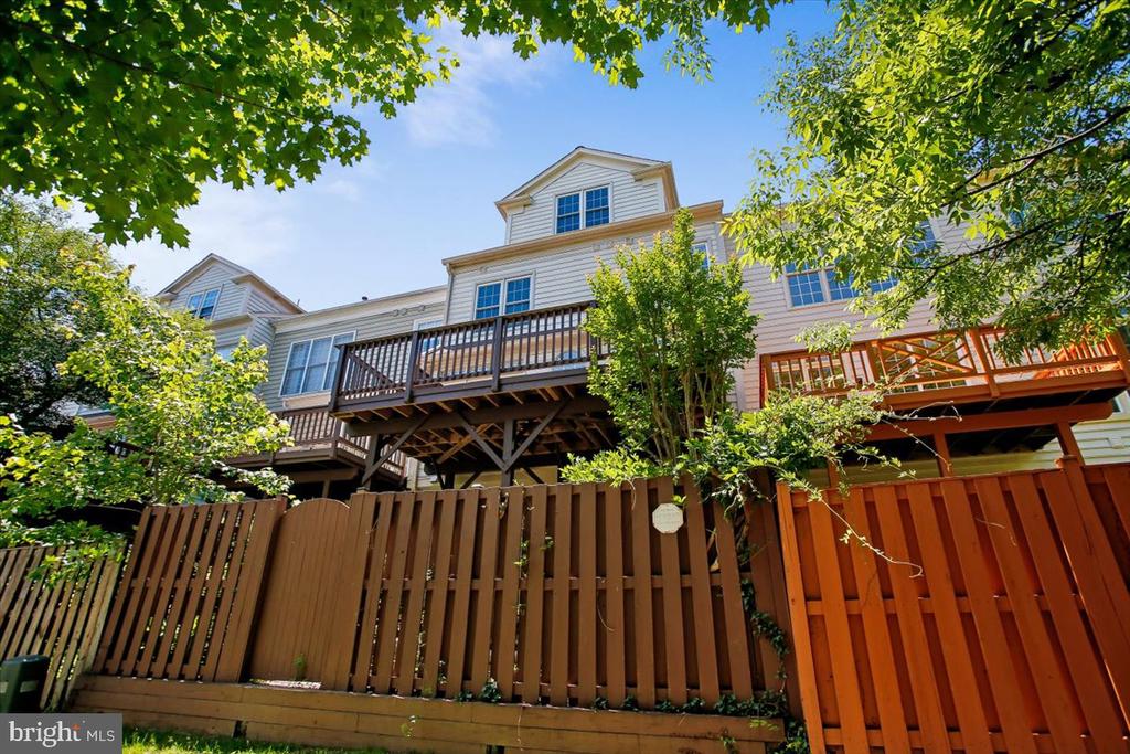 9574 LAGERSFIELD CIRCLE