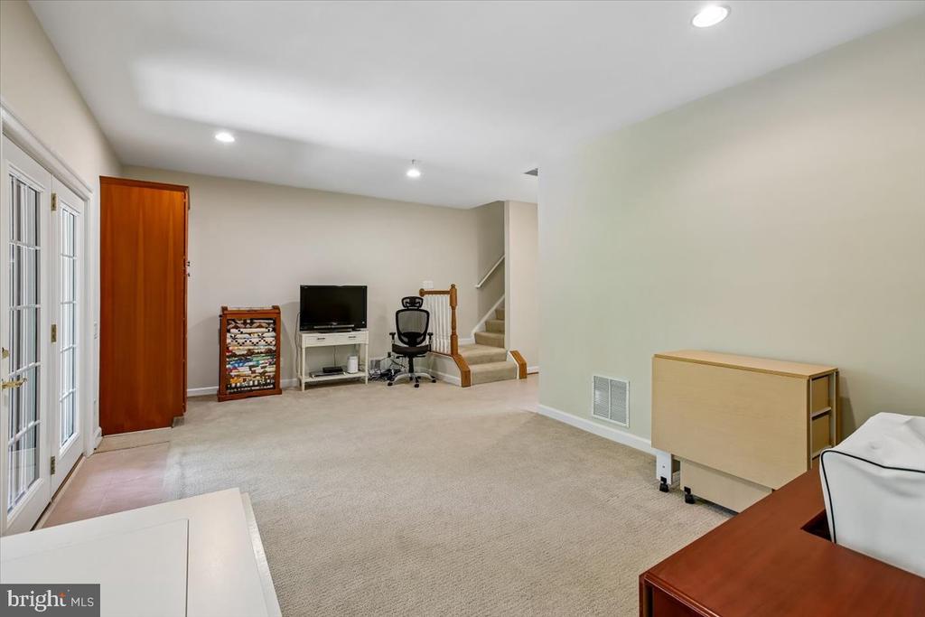 9574 LAGERSFIELD CIRCLE