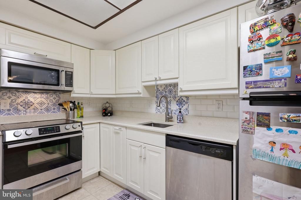 7600 TREMAYNE PLACE Unit: 203