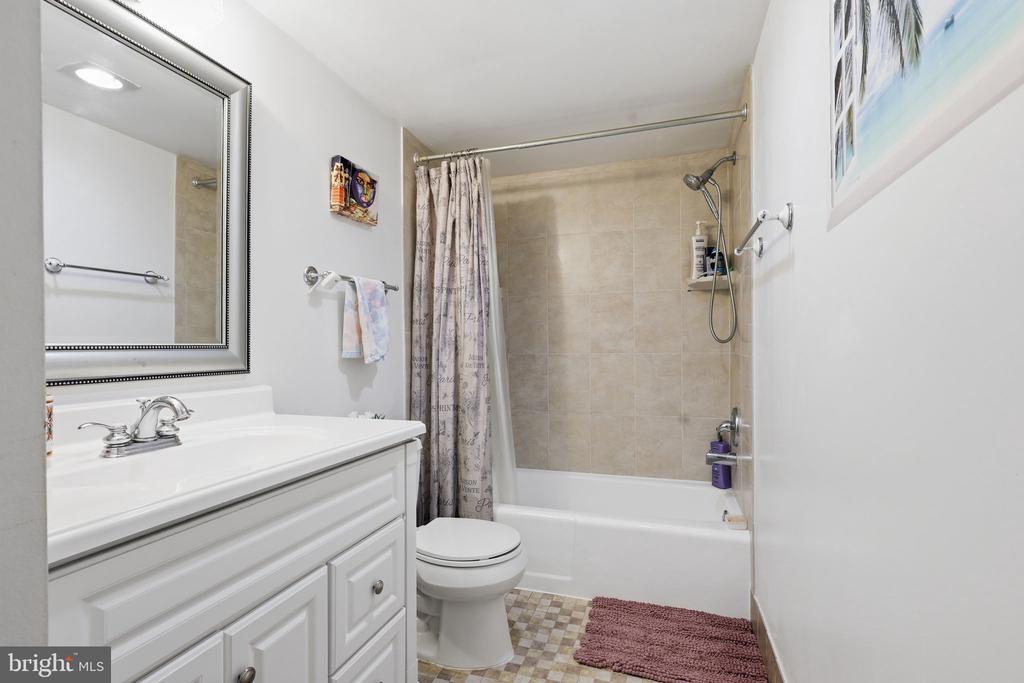 7600 TREMAYNE PLACE Unit: 203