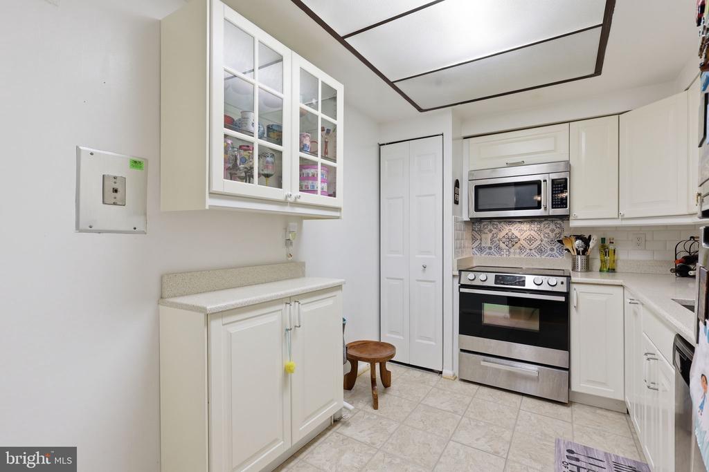 7600 TREMAYNE PLACE Unit: 203