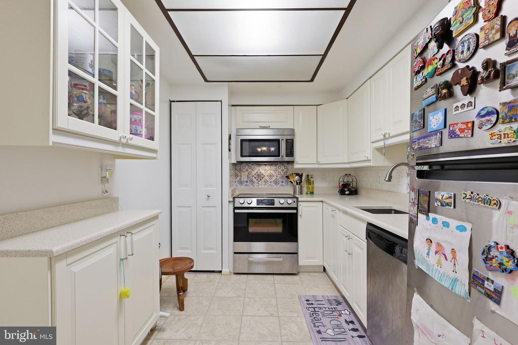 7600 TREMAYNE PLACE Unit: 203