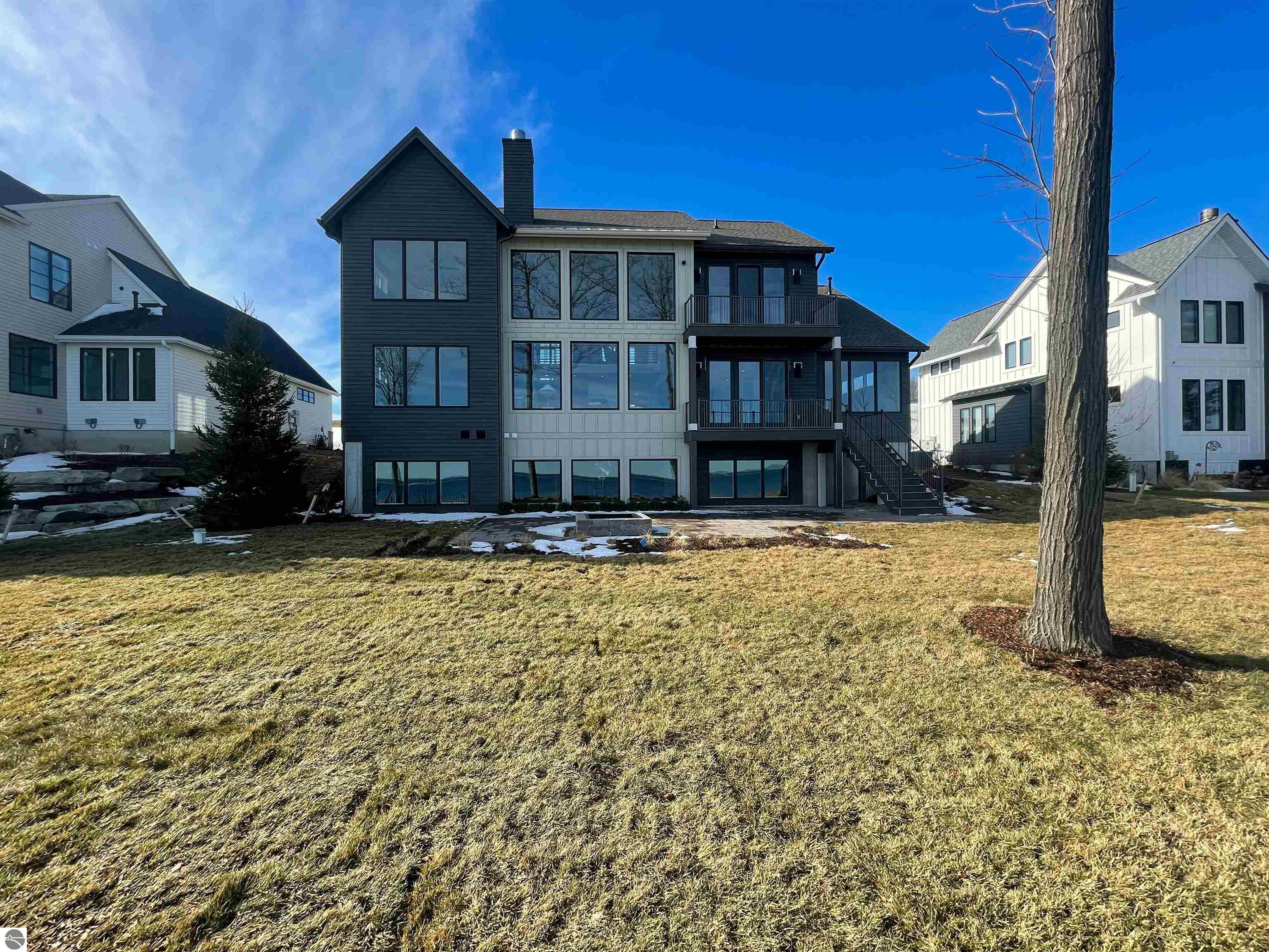 15712 Shoreline Court