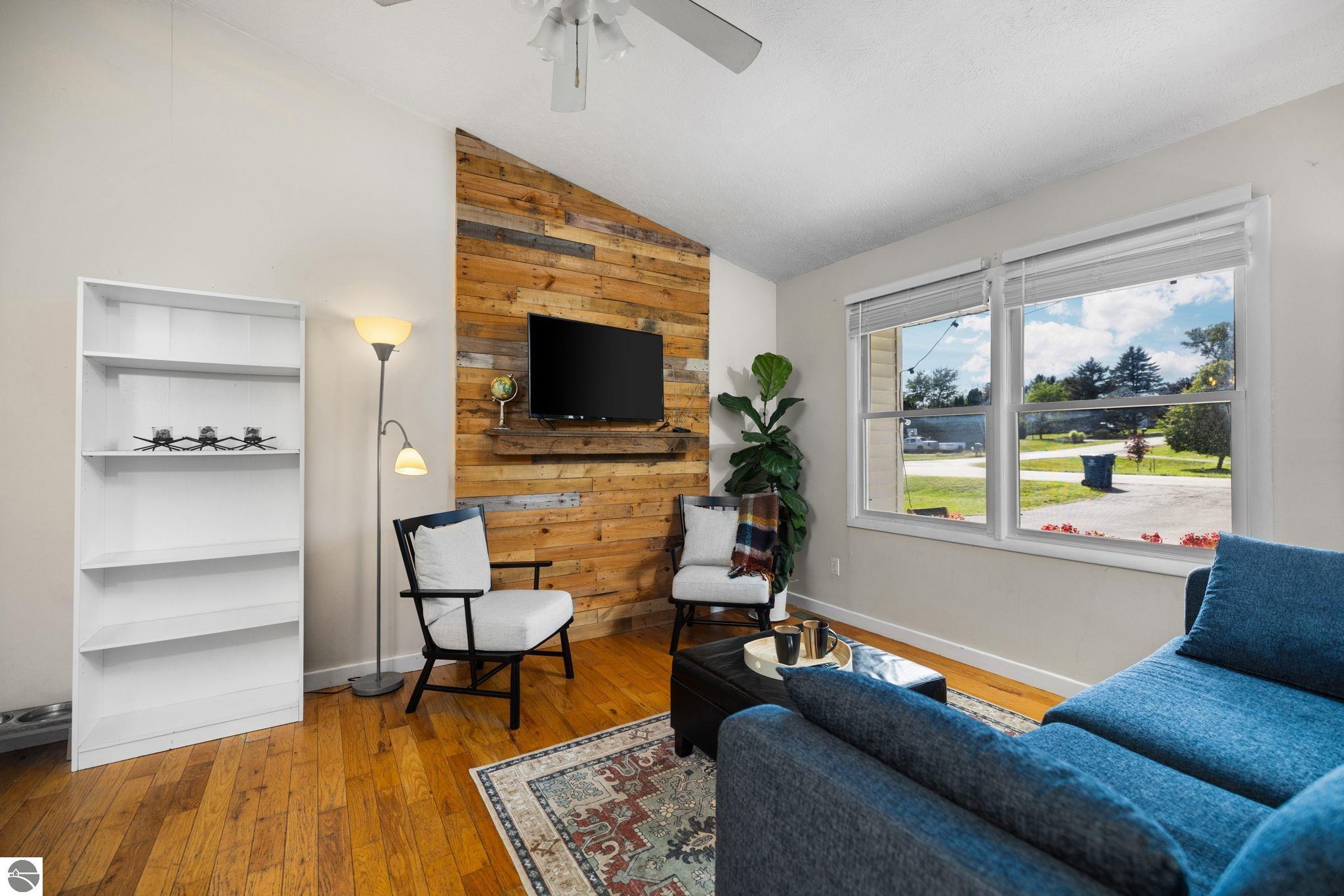 1566 Eastbriar