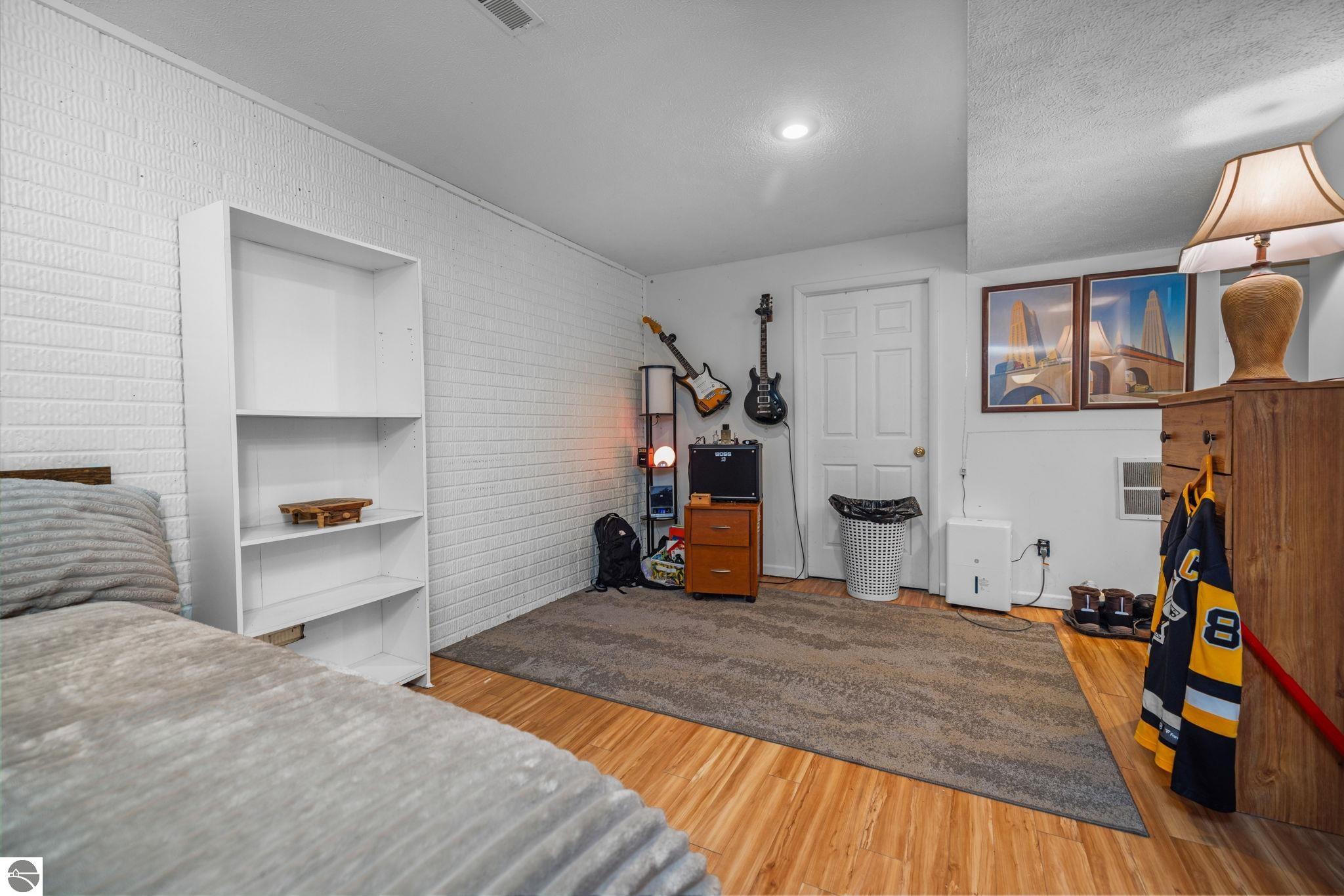1566 Eastbriar