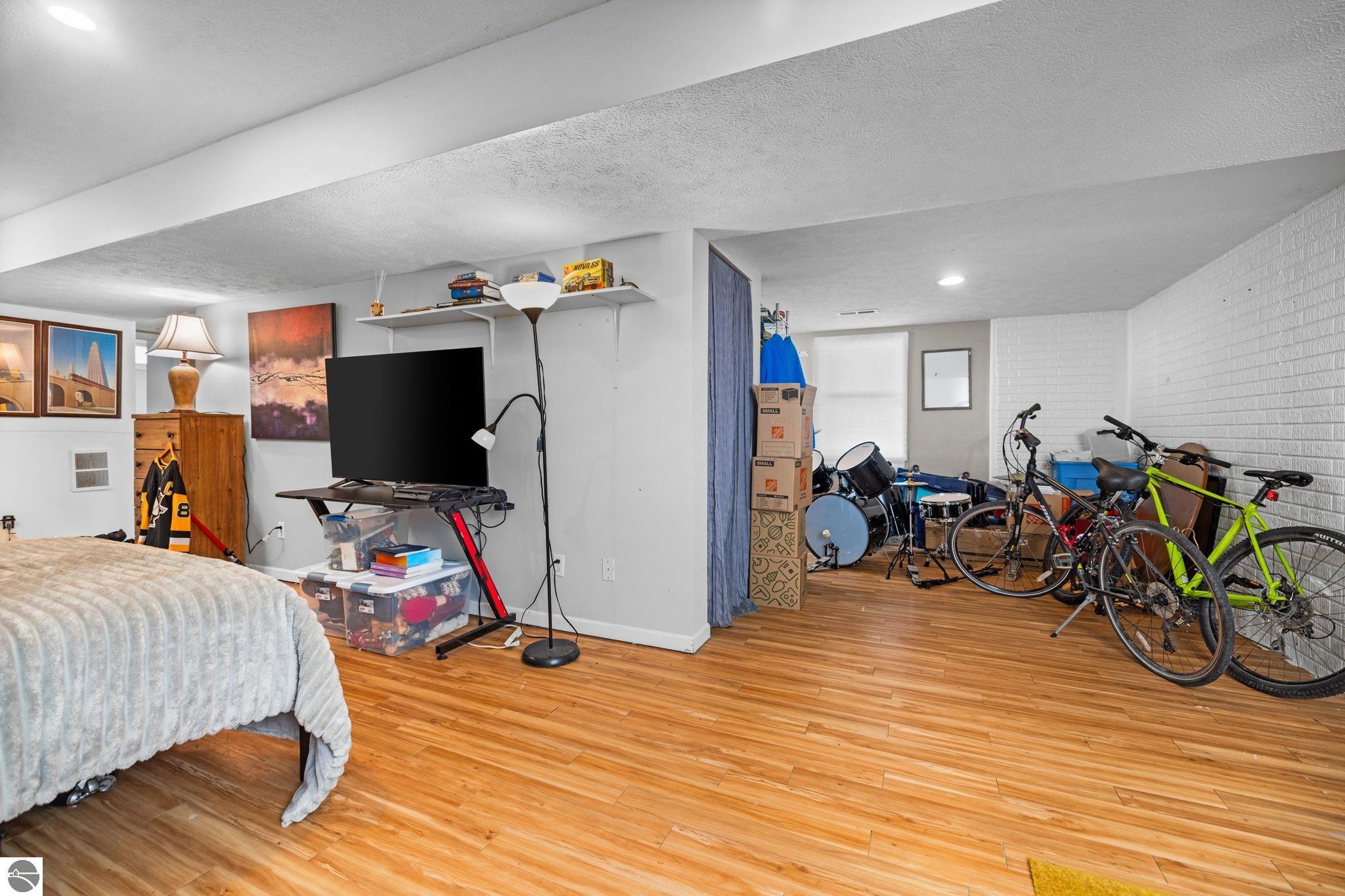 1566 Eastbriar