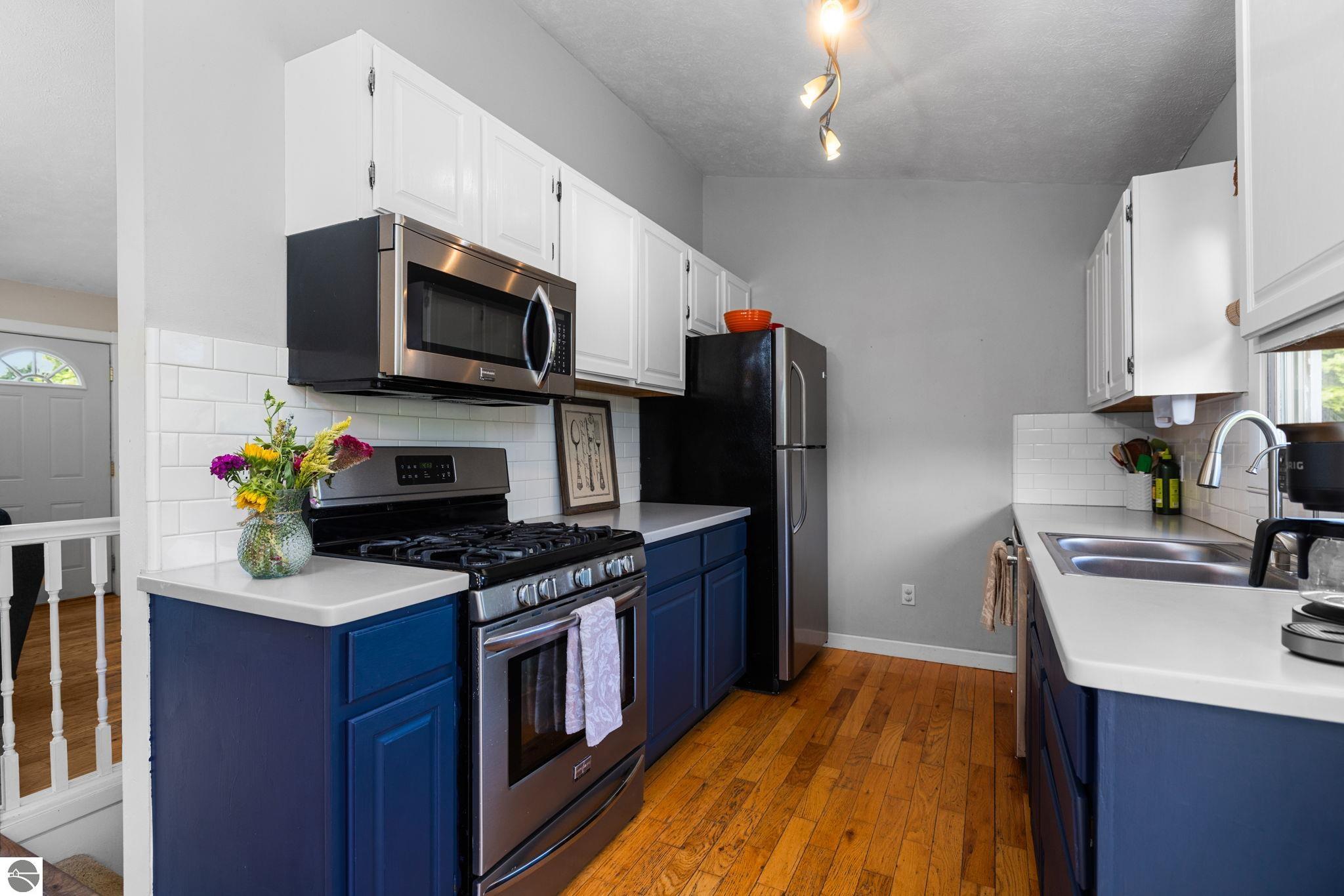 1566 Eastbriar