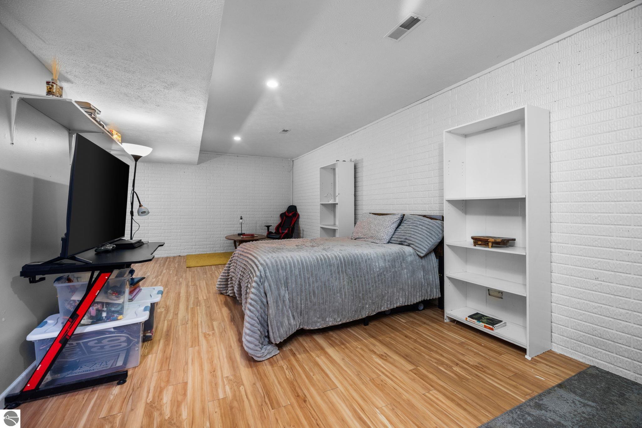 1566 Eastbriar