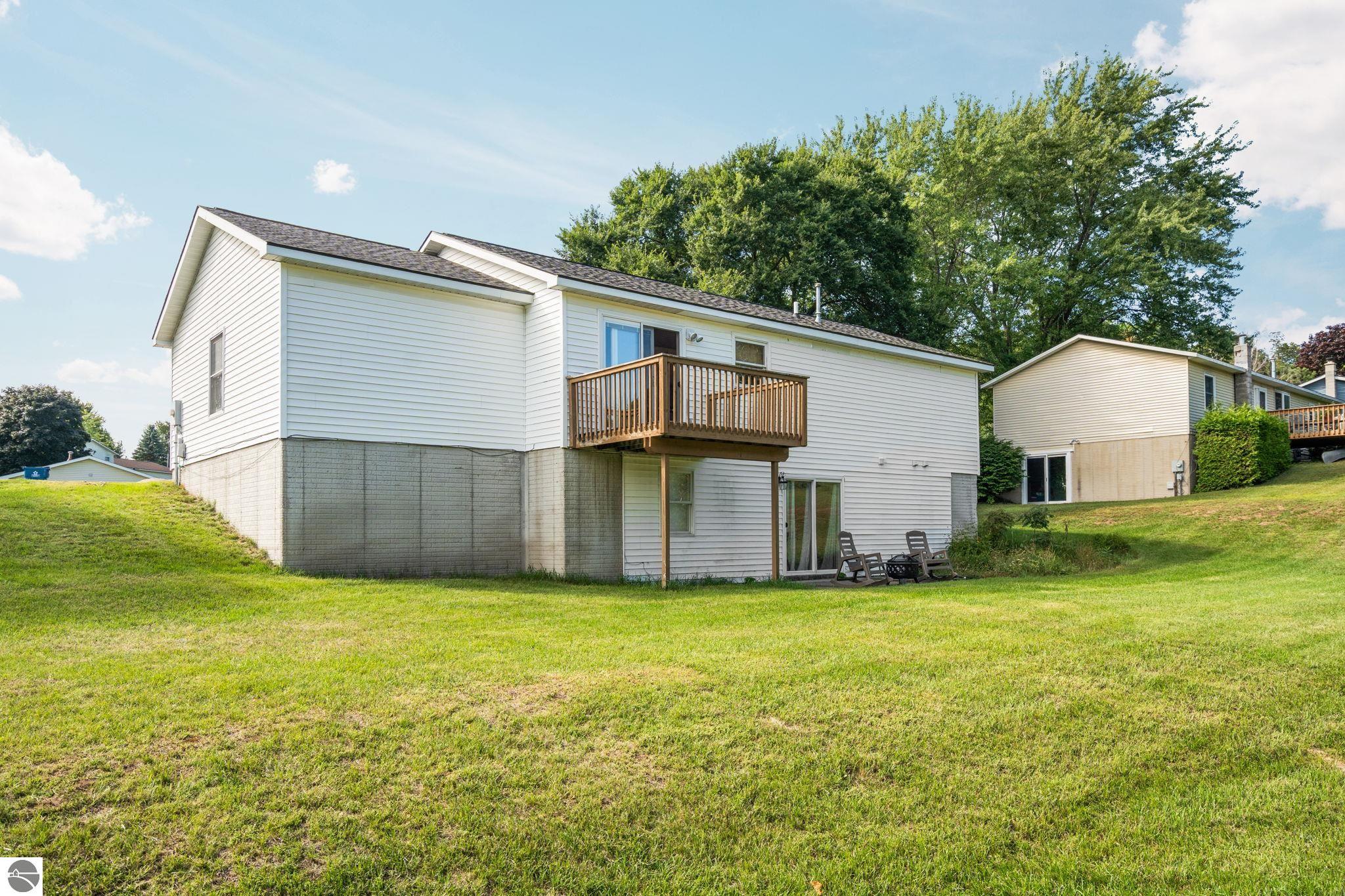 1566 Eastbriar