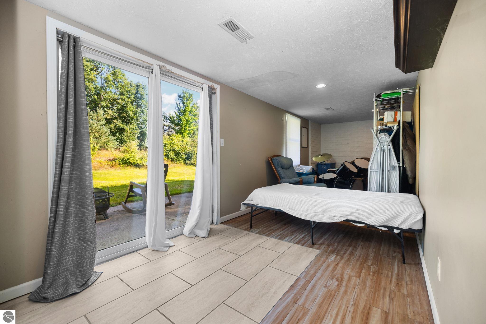 1566 Eastbriar