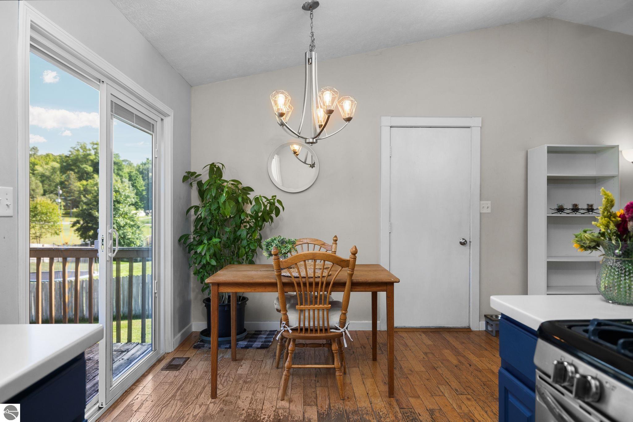 1566 Eastbriar