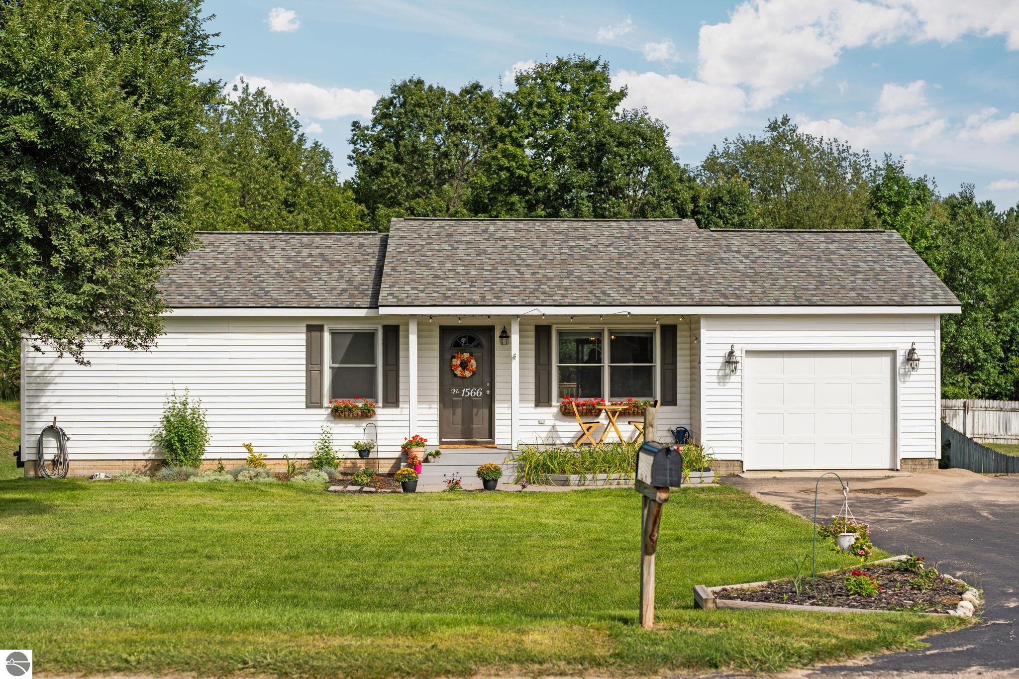 1566 Eastbriar